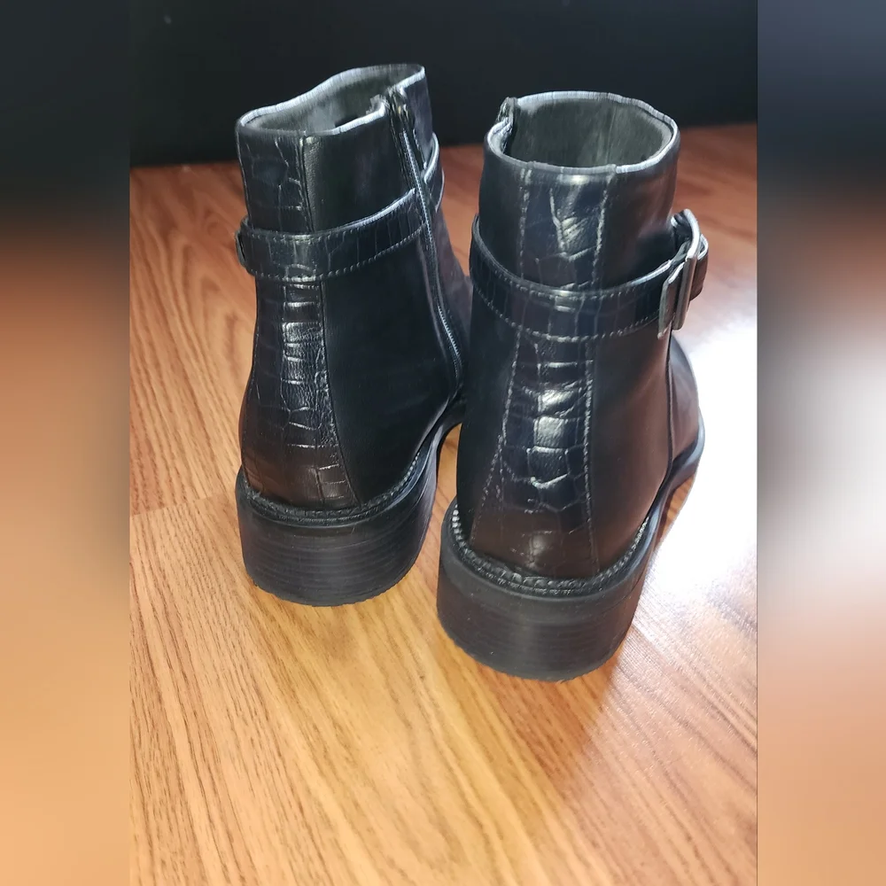 Clarks Maye Grace Bootie size 9.5